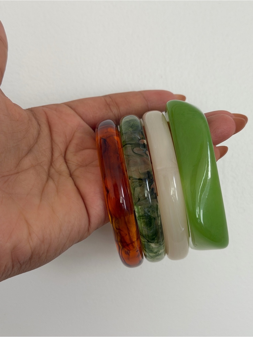 Set of 4 Women’s Resin Bangle Bracelets in Green, Ivory, Amber and Swirl Green